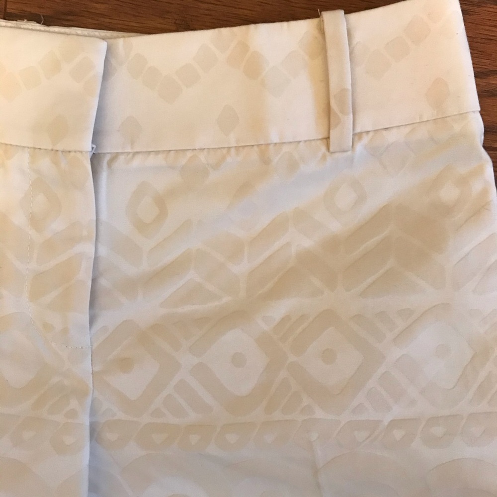 LOFT Riviera Shorts with Soft White Pattern π€ - Picture 2 of 6